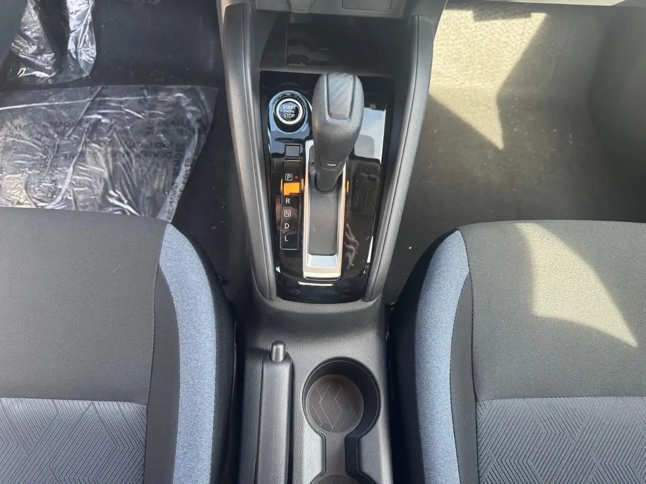 Nissan Versa снимка Nissan Versa
