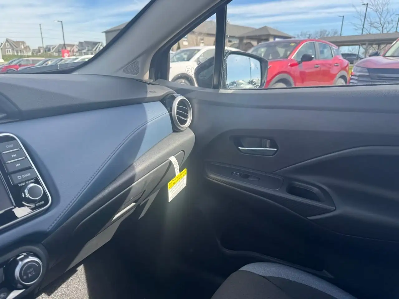 Nissan Versa снимка Nissan Versa