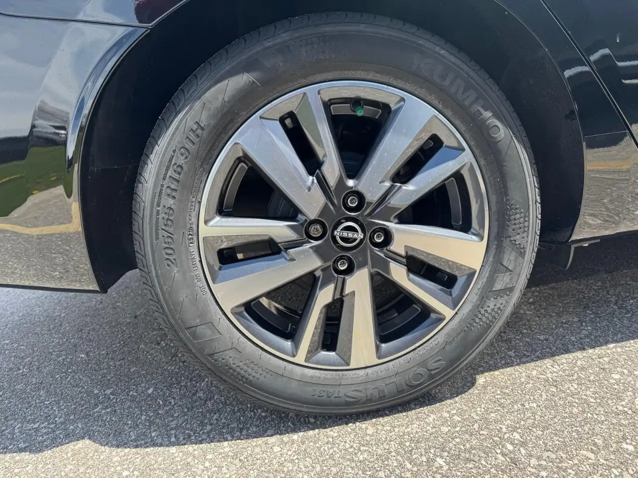 Nissan Versa снимка Nissan Versa