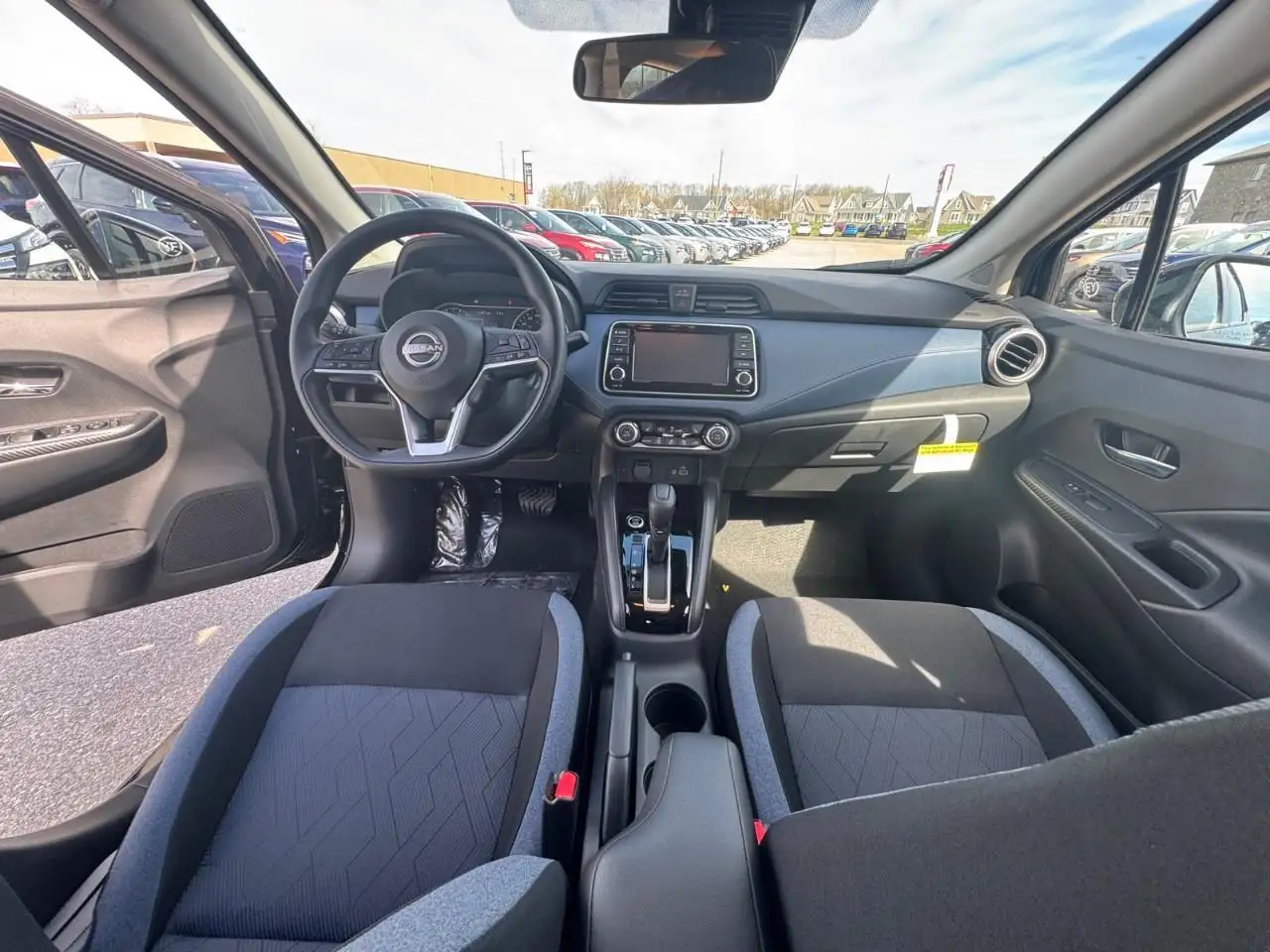Nissan Versa снимка Nissan Versa