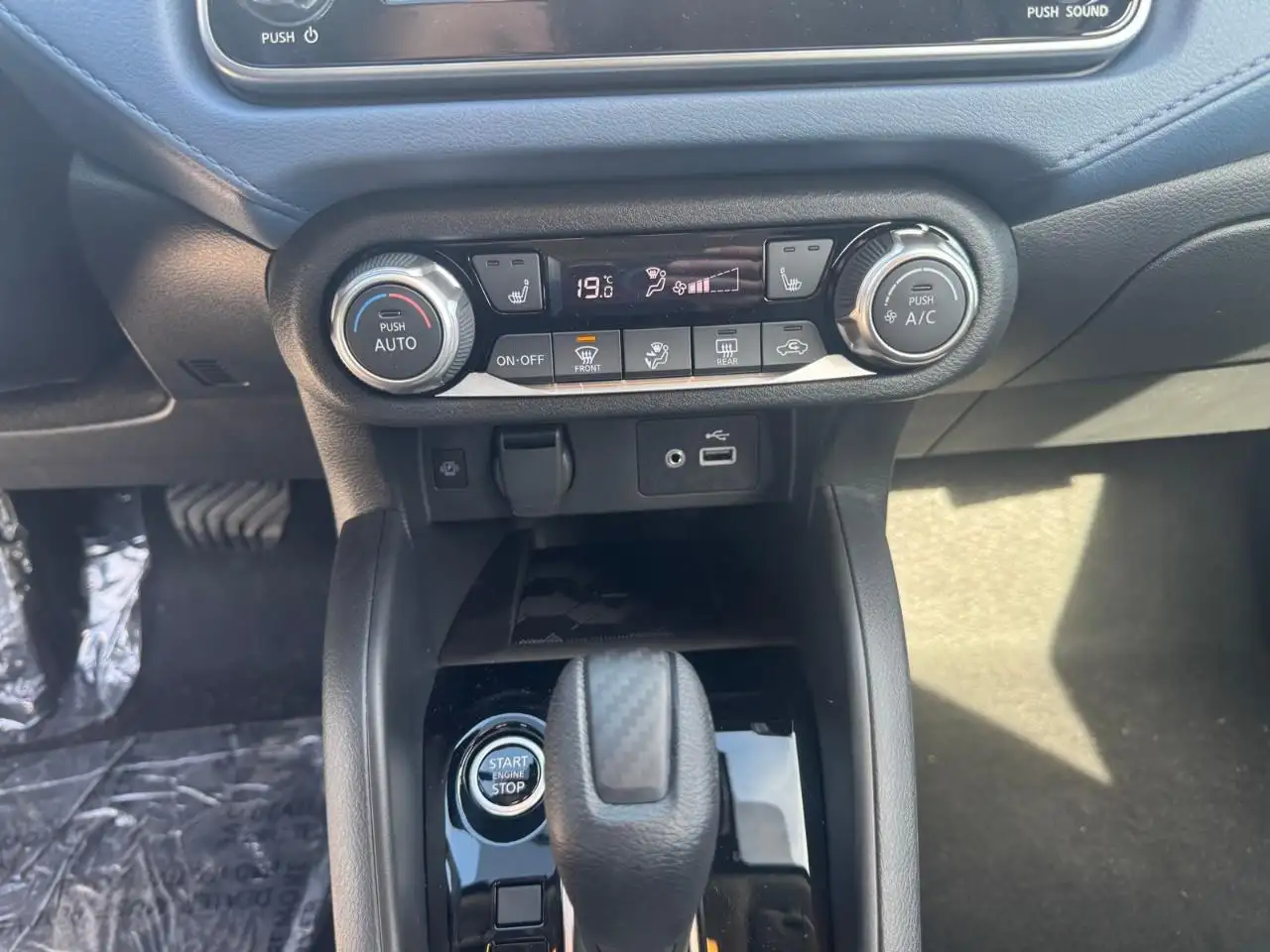 Nissan Versa снимка Nissan Versa