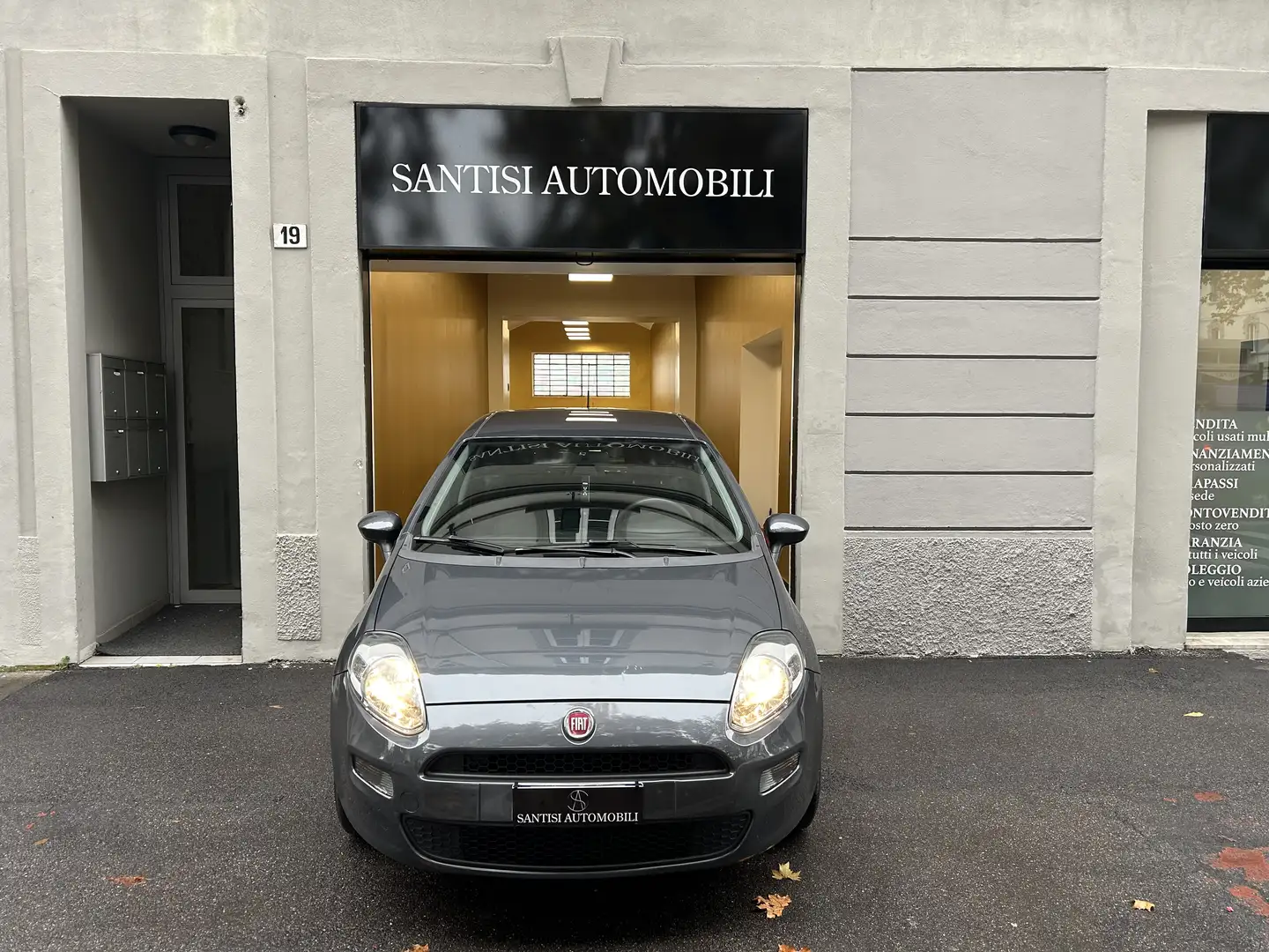 Fiat Punto 1.2 69cv Lounge 5p EURO 6 | NEOPATENTATI!!! Grigio - 2