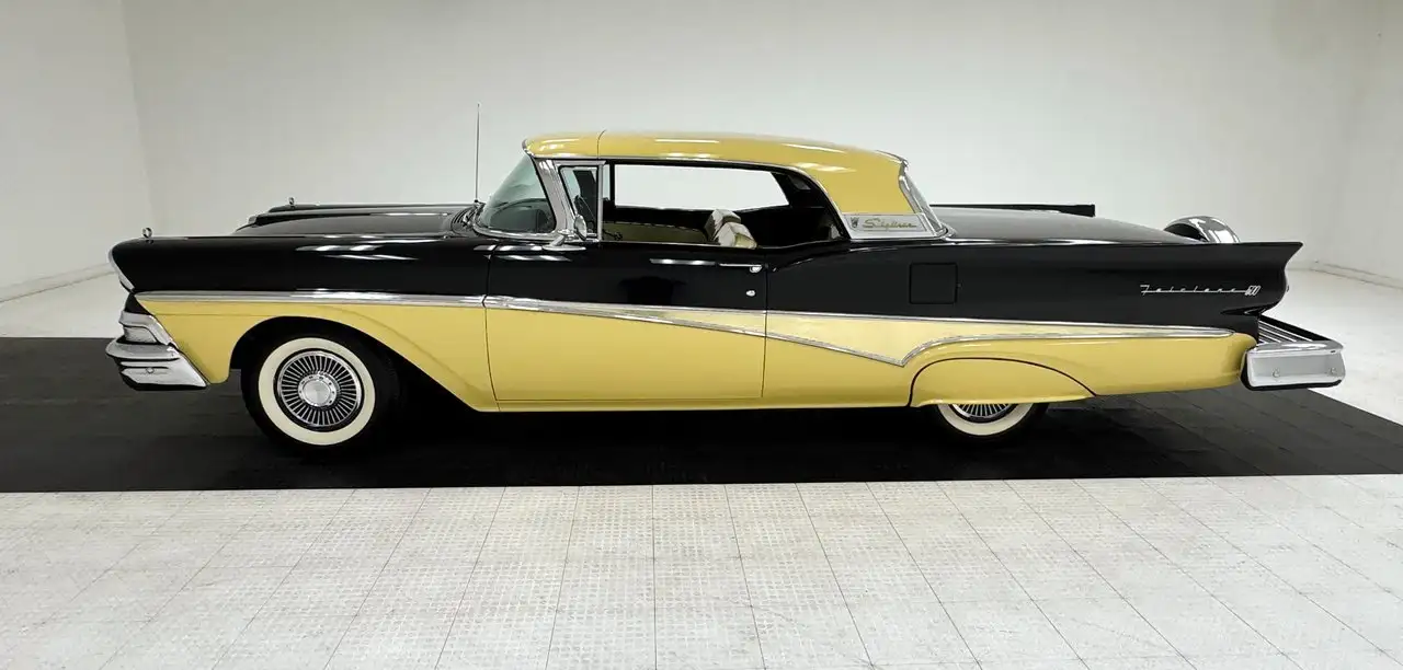 Ford Fairlane 500 Skyliner, foto 2