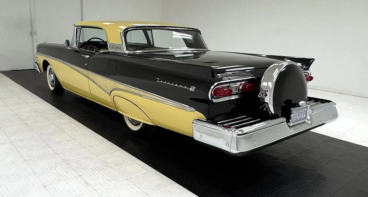 Ford Fairlane 500 Skyliner, foto 3
