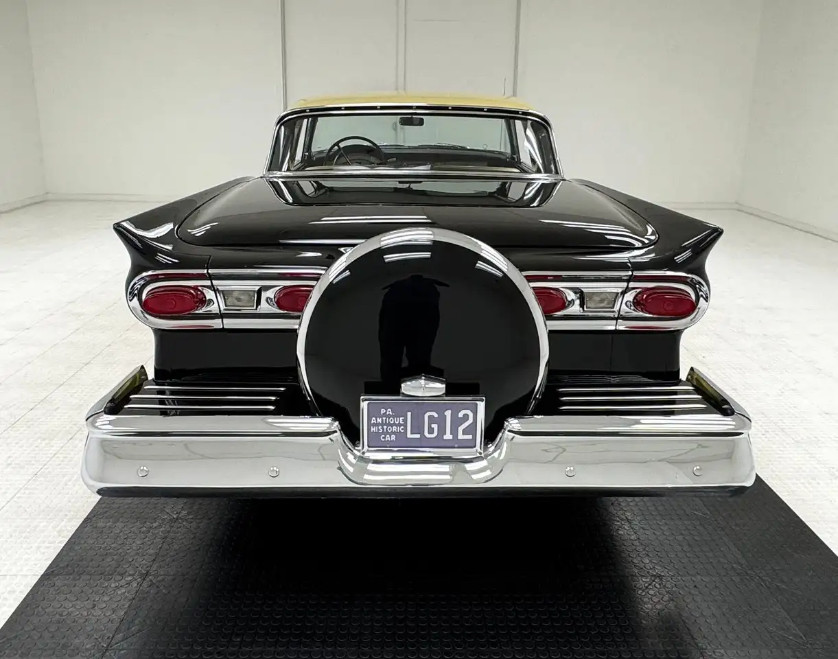 Ford Fairlane 500 Skyliner, foto 4
