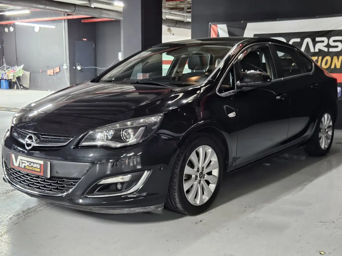 Opel Astra Berlina Automático de 5 Puertas Negro - 2