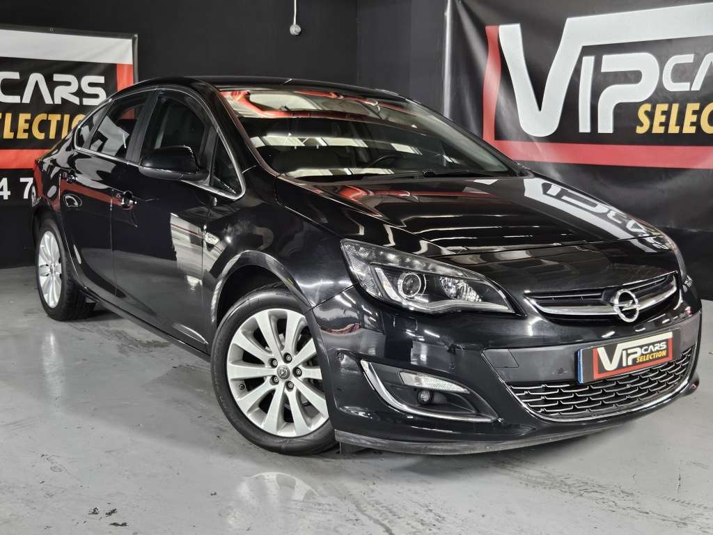 Opel Astra Berlina Automático de 5 Puertas - foto 1