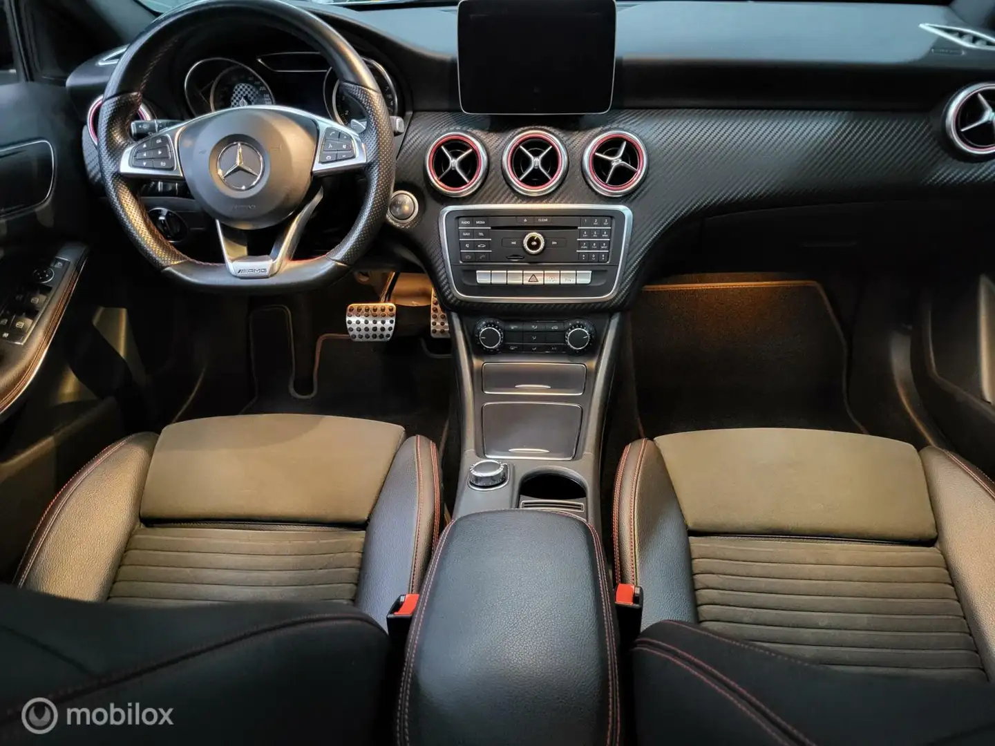 Mercedes-Benz A 180 A180 automaat, Business Solution AMG, Pano Grijs - 2