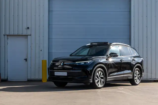 Volkswagen Tiguan view 3