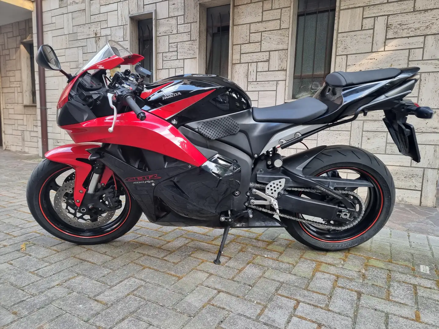Honda CBR 600 RR Schwarz - 2
