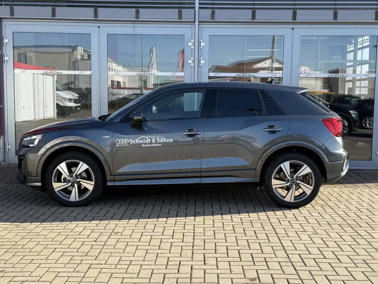 Audi Q2 S line 35 TFSI S tronic AHK+18ZOLL+MATRIX+ACC Grau - 2