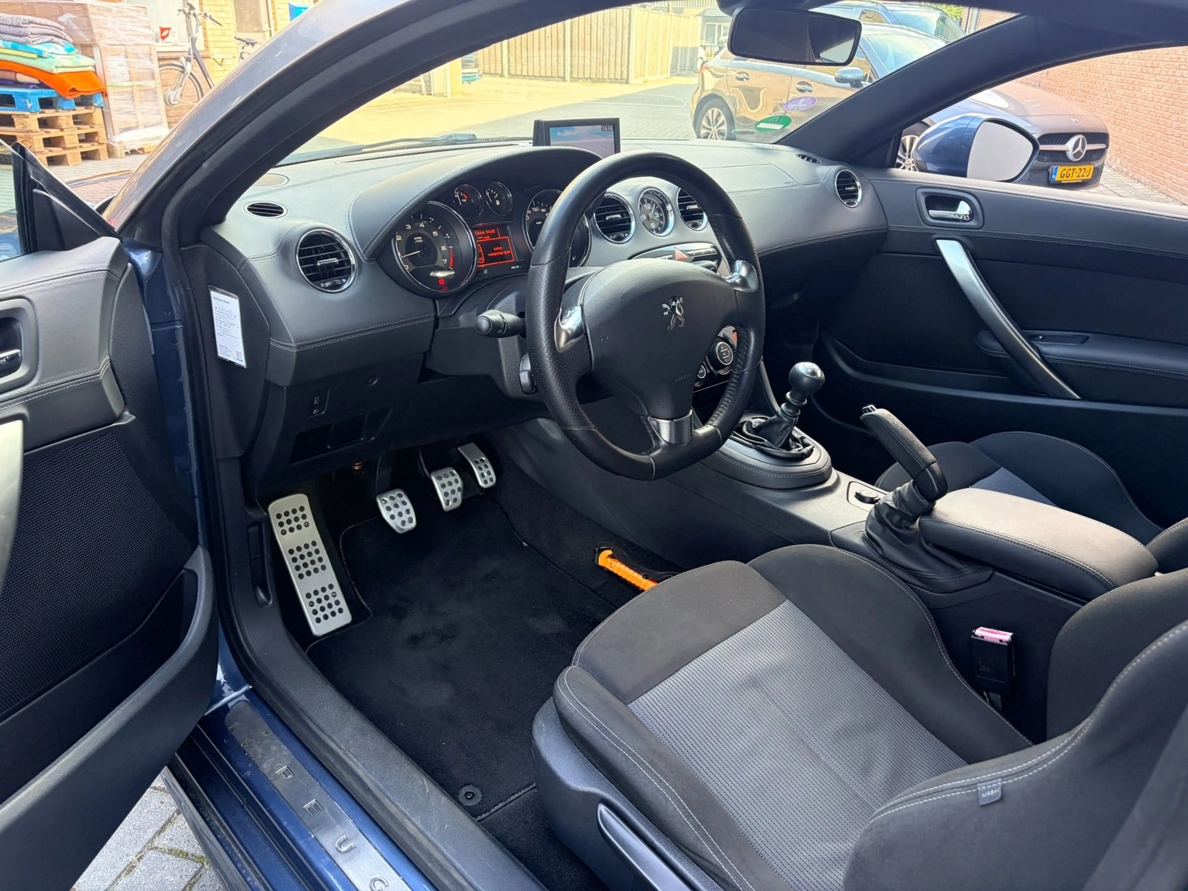Peugeot RCZ 1.6 THP — photo 7