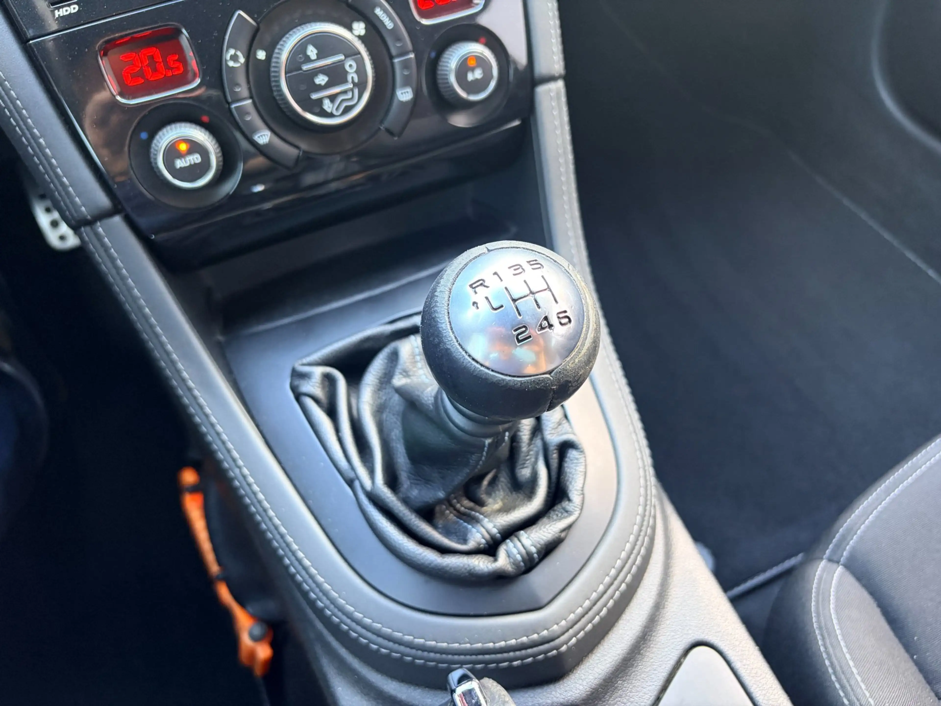 Peugeot RCZ 1.6 THP — photo 13