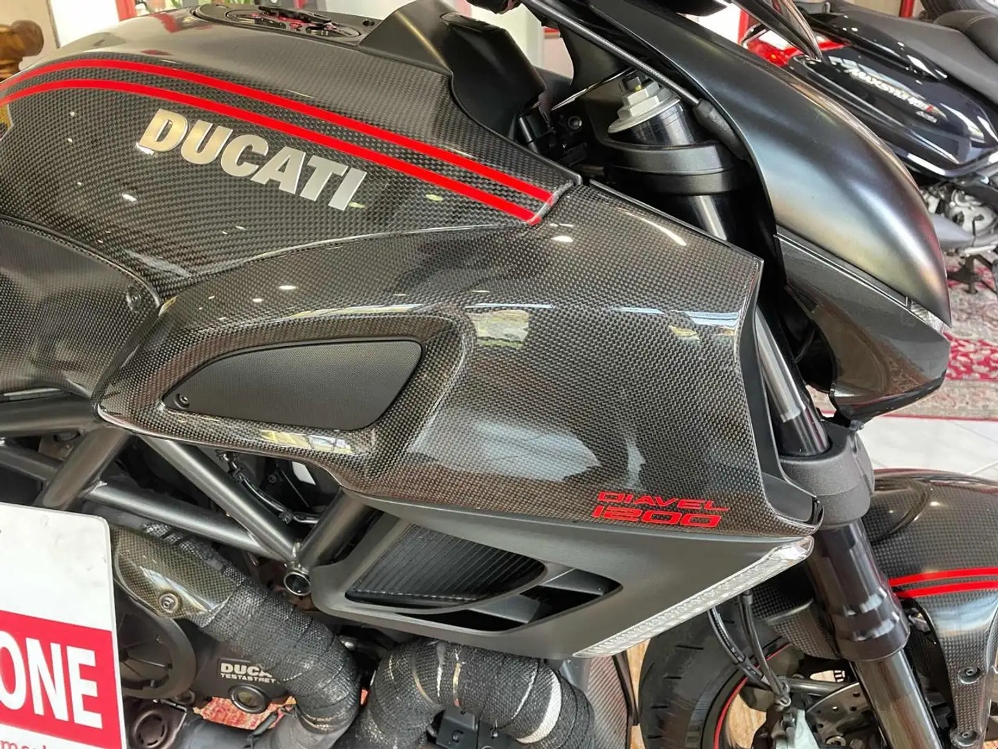 Ducati Diavel 1200 Grijs - 2
