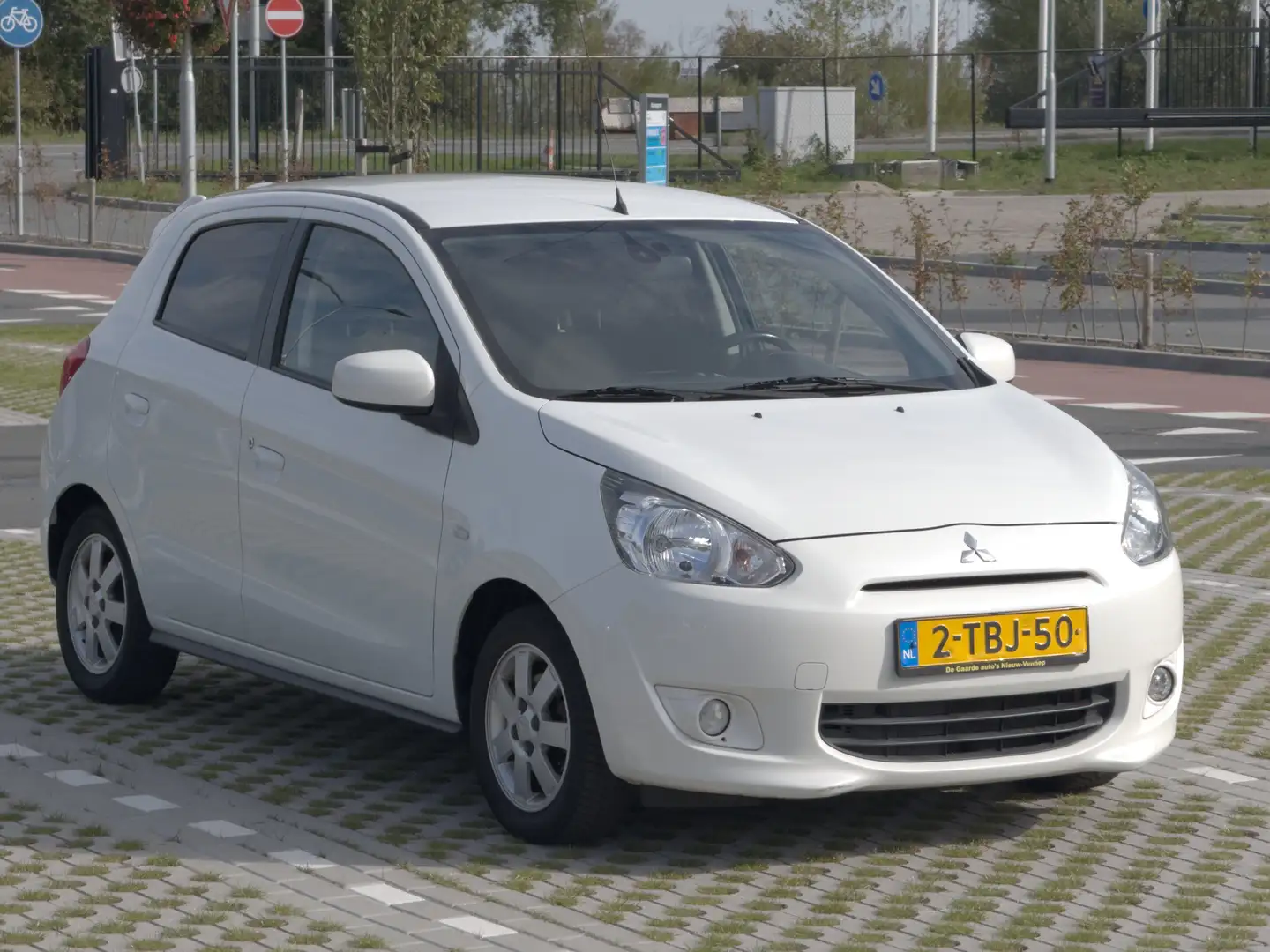 Mitsubishi Space Star Space Star 1.0 Intense AIRCO 5-DEURS 2x SLEUTELS Wit - 2