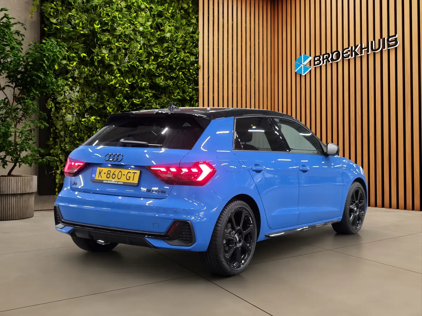 Audi A1 Sportback 30 TFSI S Line edition one | Automaat | Blau - 2