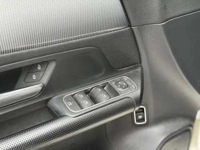 Mercedes-Benz B-Class view 23