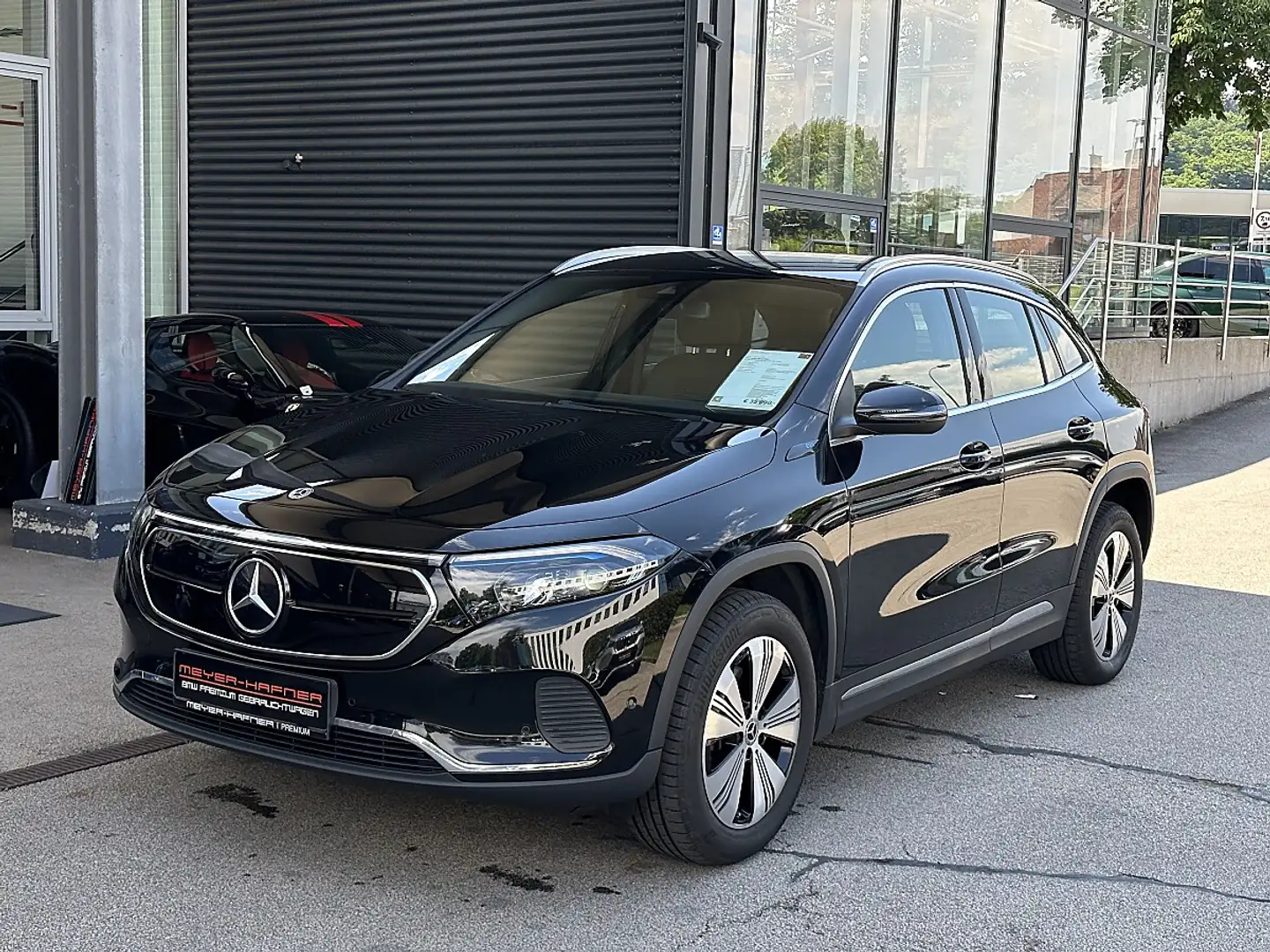 Mercedes-Benz EQA 300 4MATIC Progressive Aut. / AHK / RFK / SZH /... Schwarz - 1