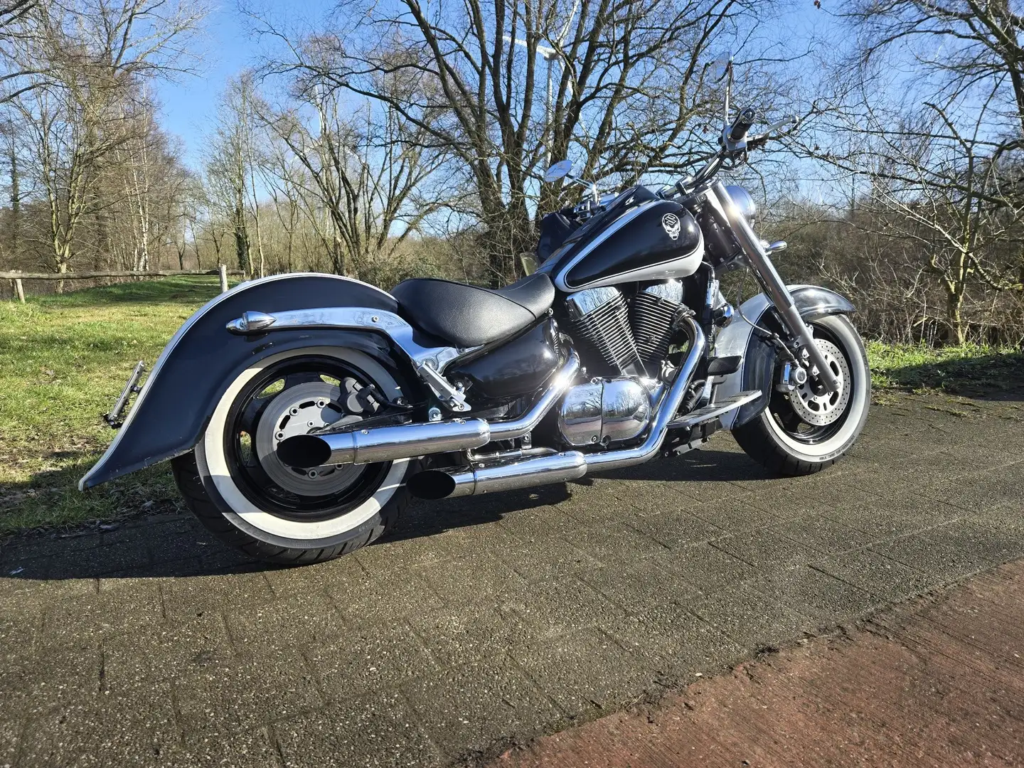 Suzuki Intruder C Eyecatcher Intruder 1500 customized Weiß - 1
