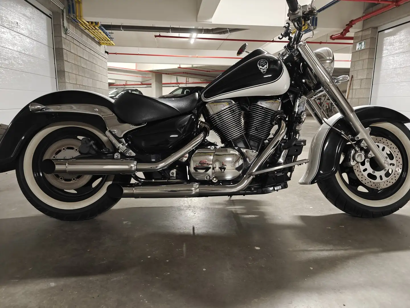 Suzuki Intruder C Eyecatcher Intruder 1500 customized Weiß - 2