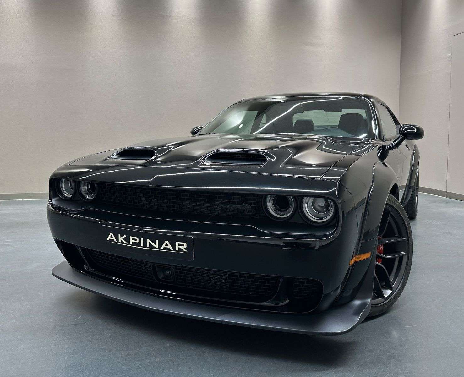 Second hand Dodge Challenger 6.2