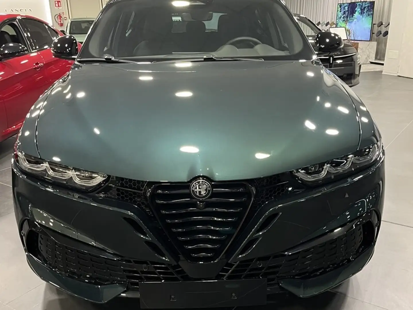 Alfa Romeo Tonale 1.5 Hybrid Tonale Grün - 2