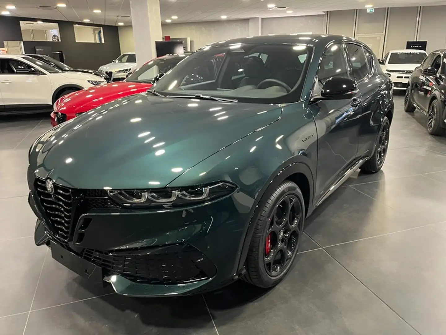Alfa Romeo Tonale 1.5 Hybrid Tonale Grün - 1