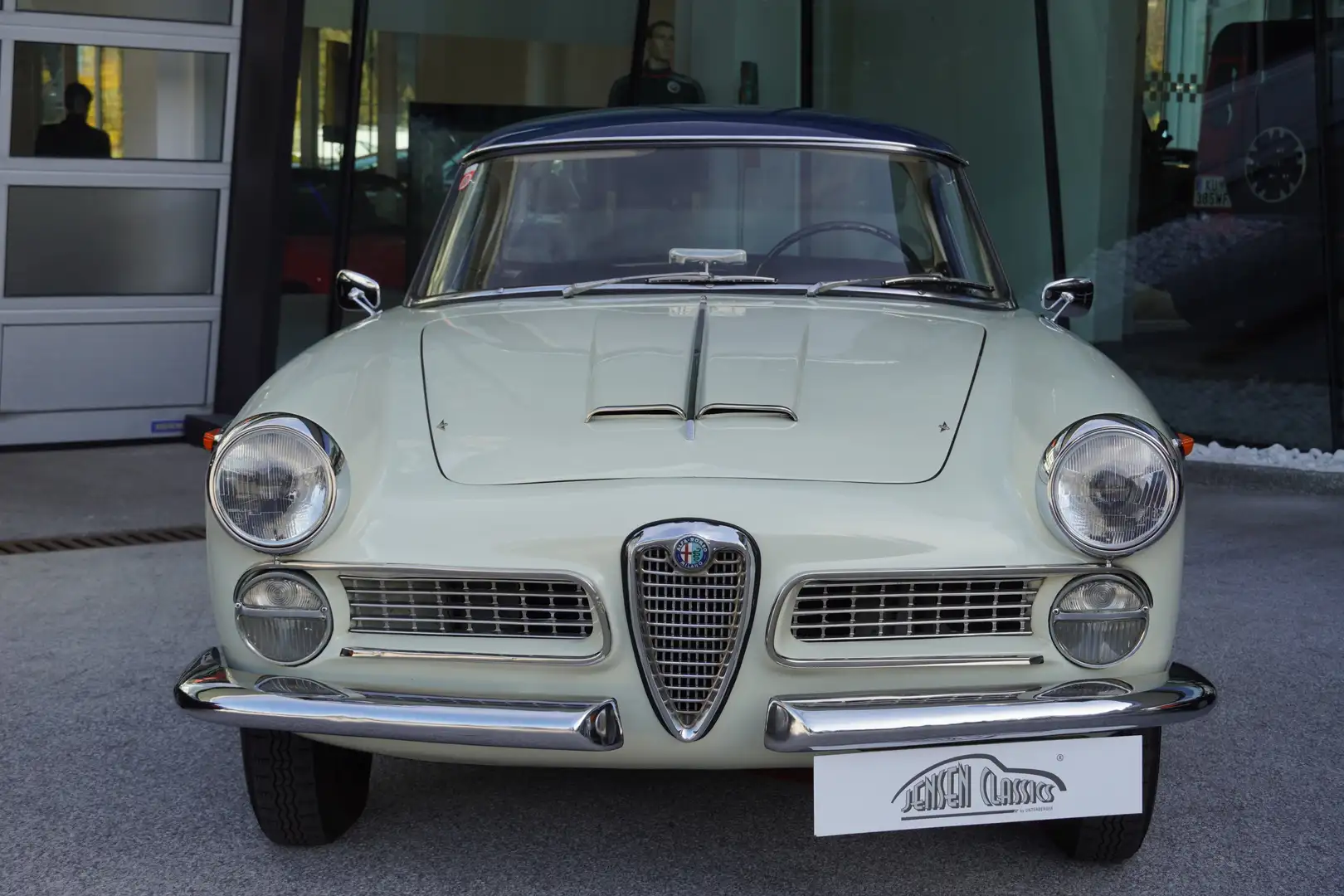 Alfa Romeo Spider 2000 Spider , Touring - Toprestauriert Weiß - 2