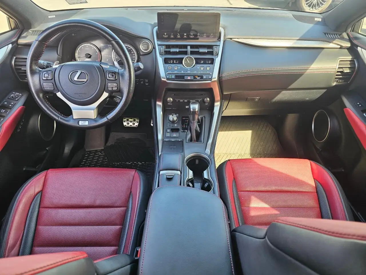 Lexus NX снимка Lexus NX