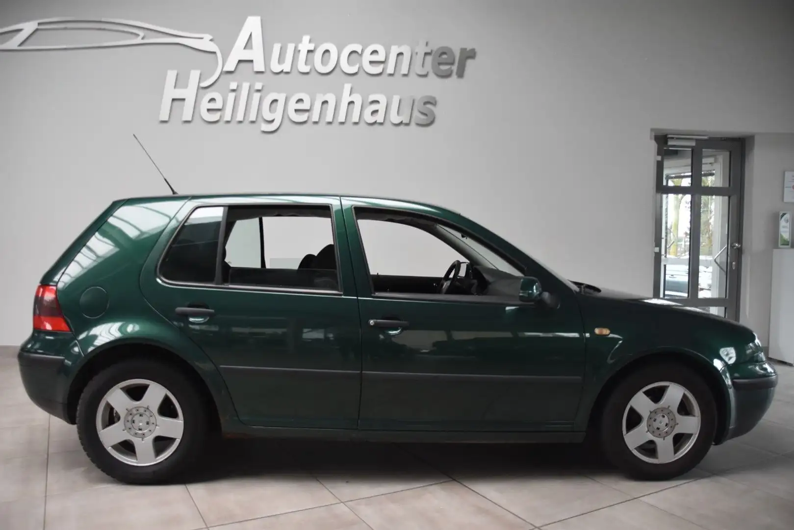 Volkswagen Golf 1.4 Limousine Klima Sitzheizung Alu PDC Vert - 2