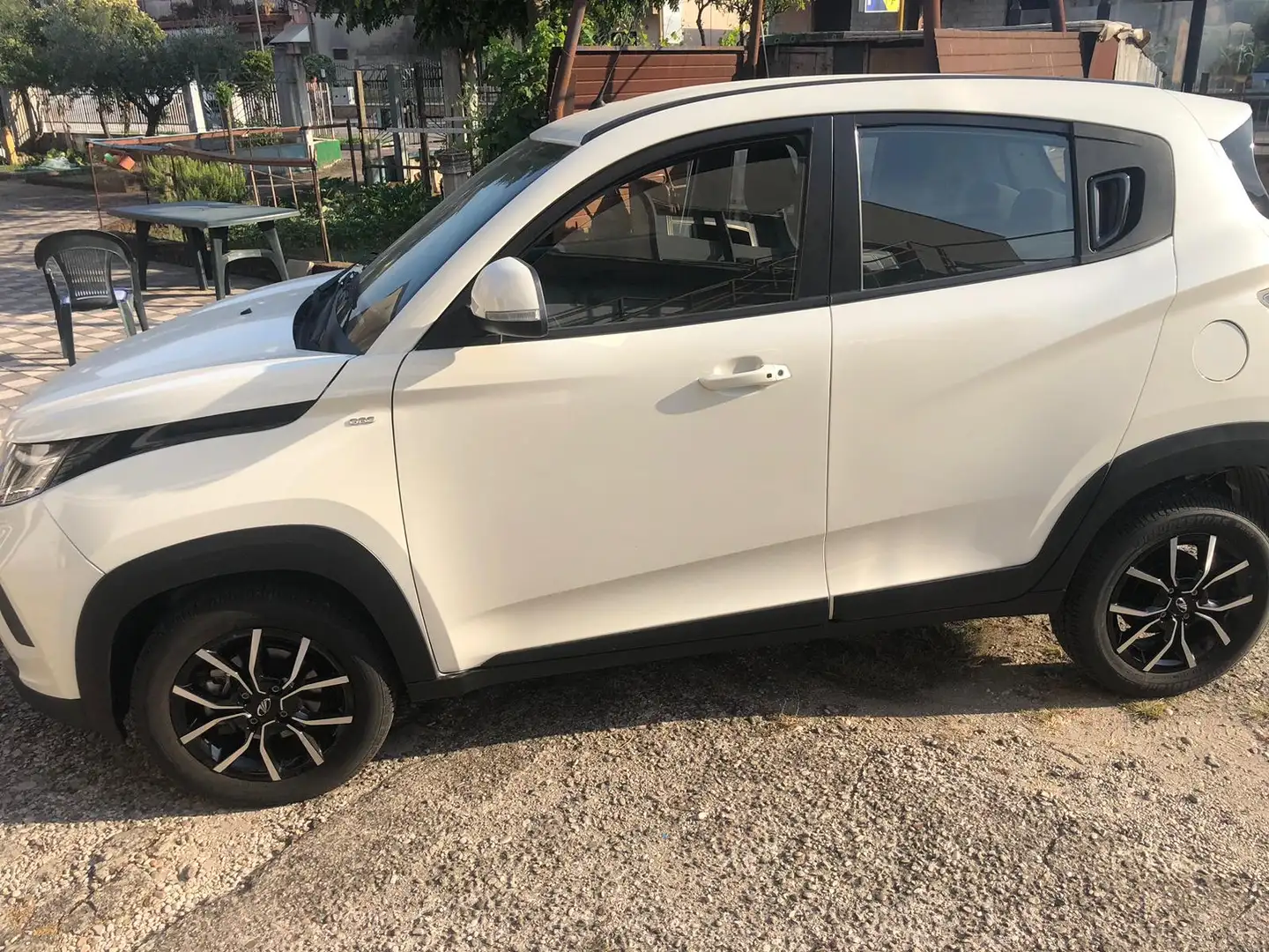 Mahindra KUV100 1.2 K8 m-bifuel - 2