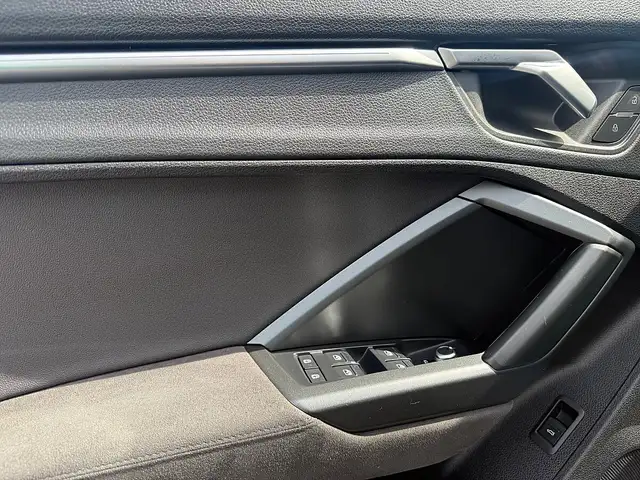 Audi Q3 RS 2,5 TFSI quattro S-tronic Ansicht 29