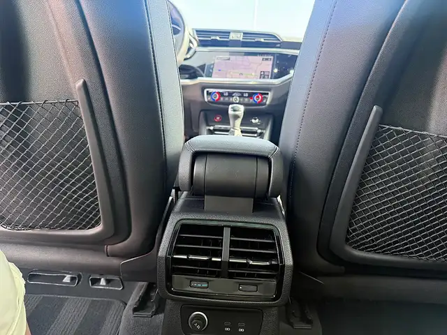 Audi Q3 RS 2,5 TFSI quattro S-tronic Ansicht 34