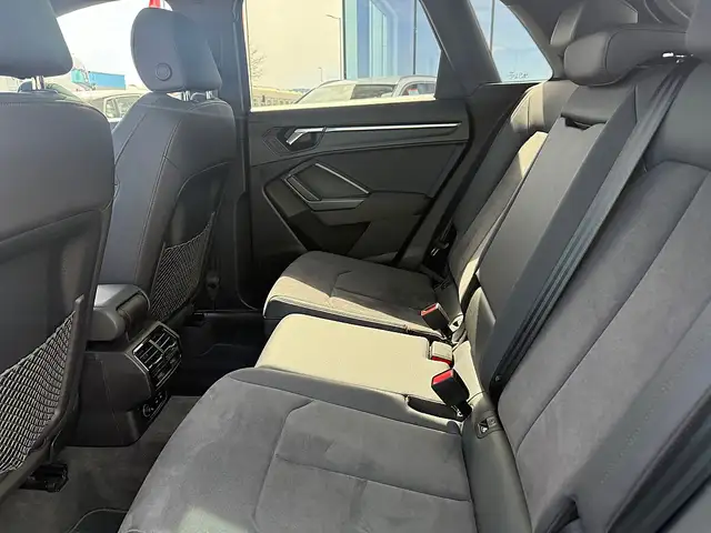Audi Q3 RS 2,5 TFSI quattro S-tronic Ansicht 31