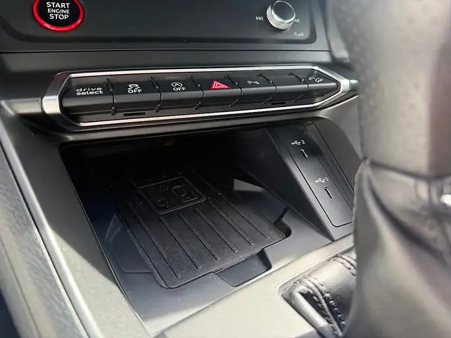 Audi Q3 RS 2,5 TFSI quattro S-tronic Ansicht 26