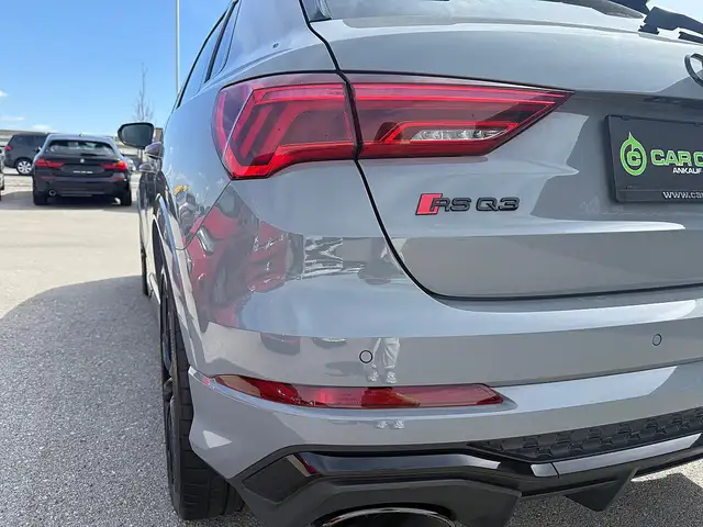 Audi Q3 RS 2,5 TFSI quattro S-tronic Ansicht 9