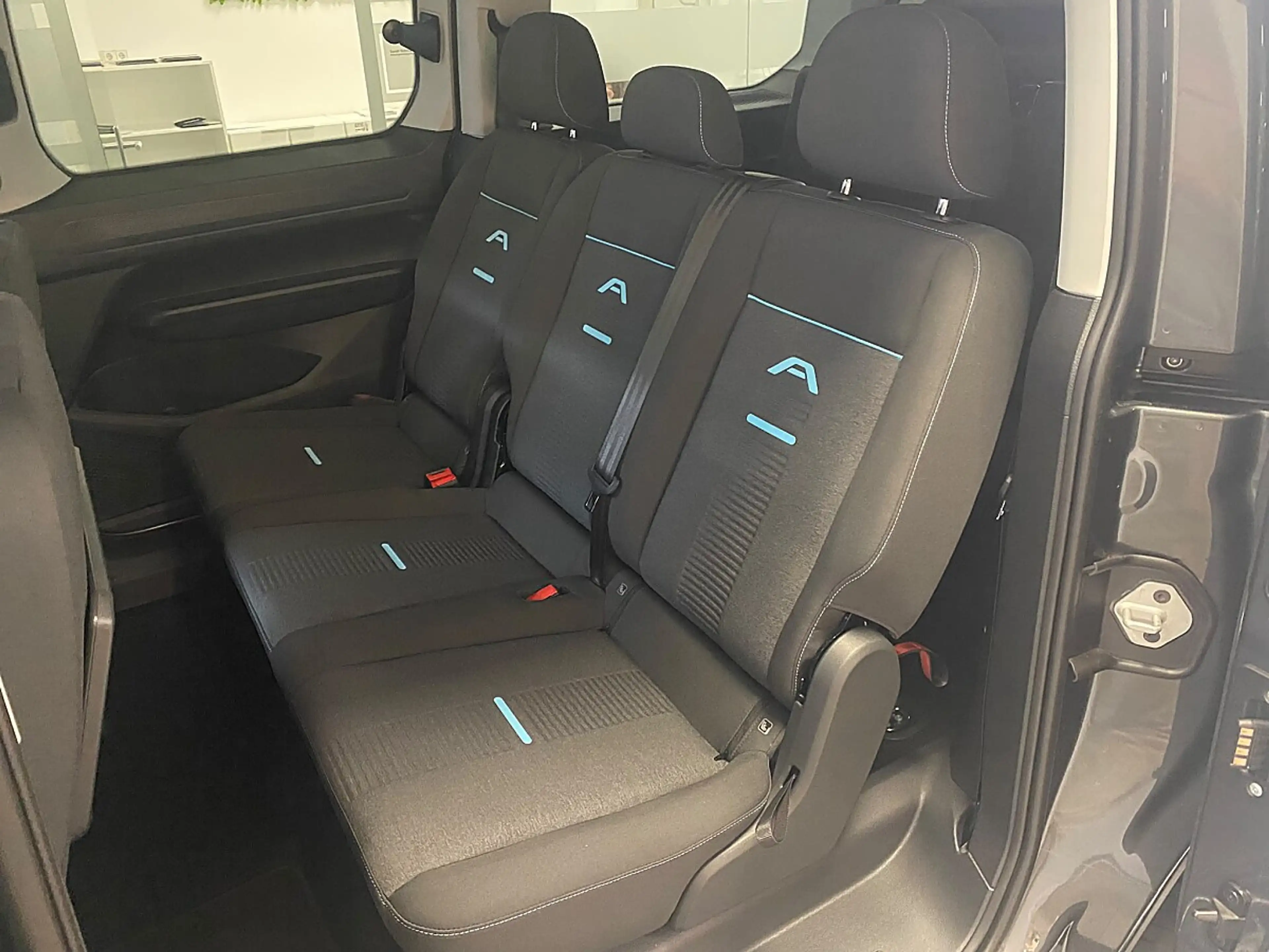 Ford Grand Tourneo Connect 2,0 EcoBlue L2 Active Aut. — photo 8