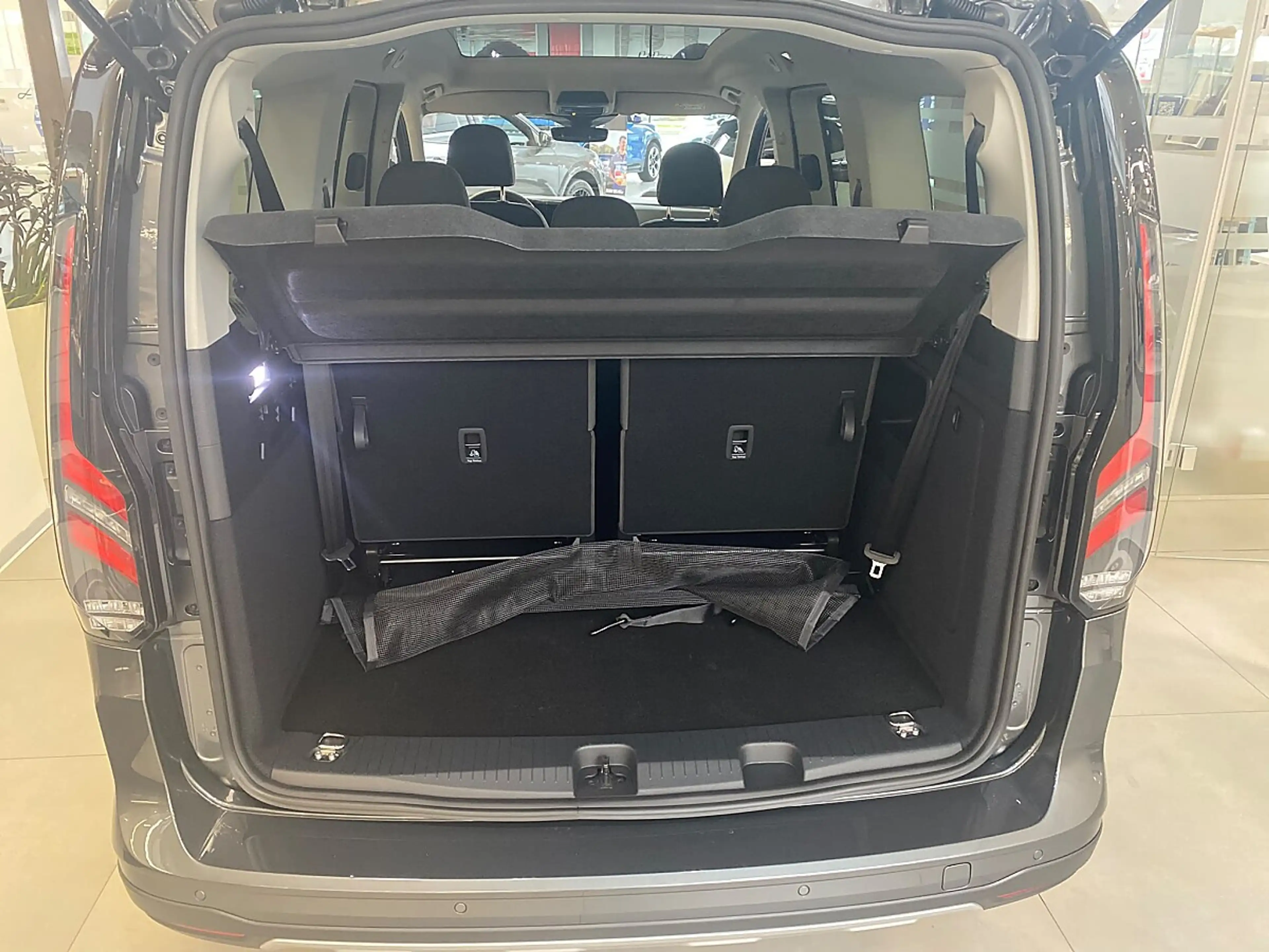 Ford Grand Tourneo Connect 2,0 EcoBlue L2 Active Aut. — photo 12