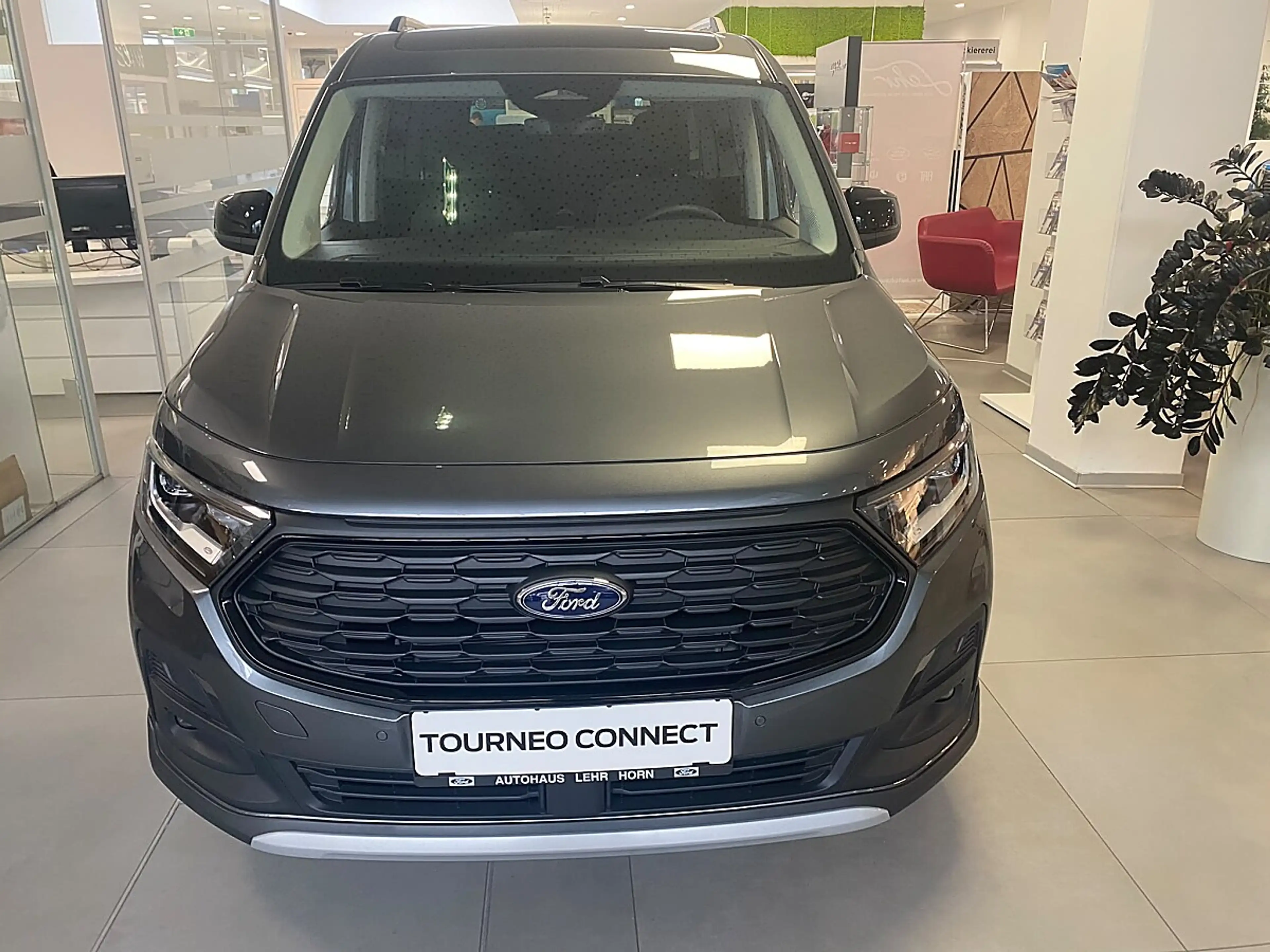 Ford Grand Tourneo Connect 2,0 EcoBlue L2 Active Aut. — photo 2