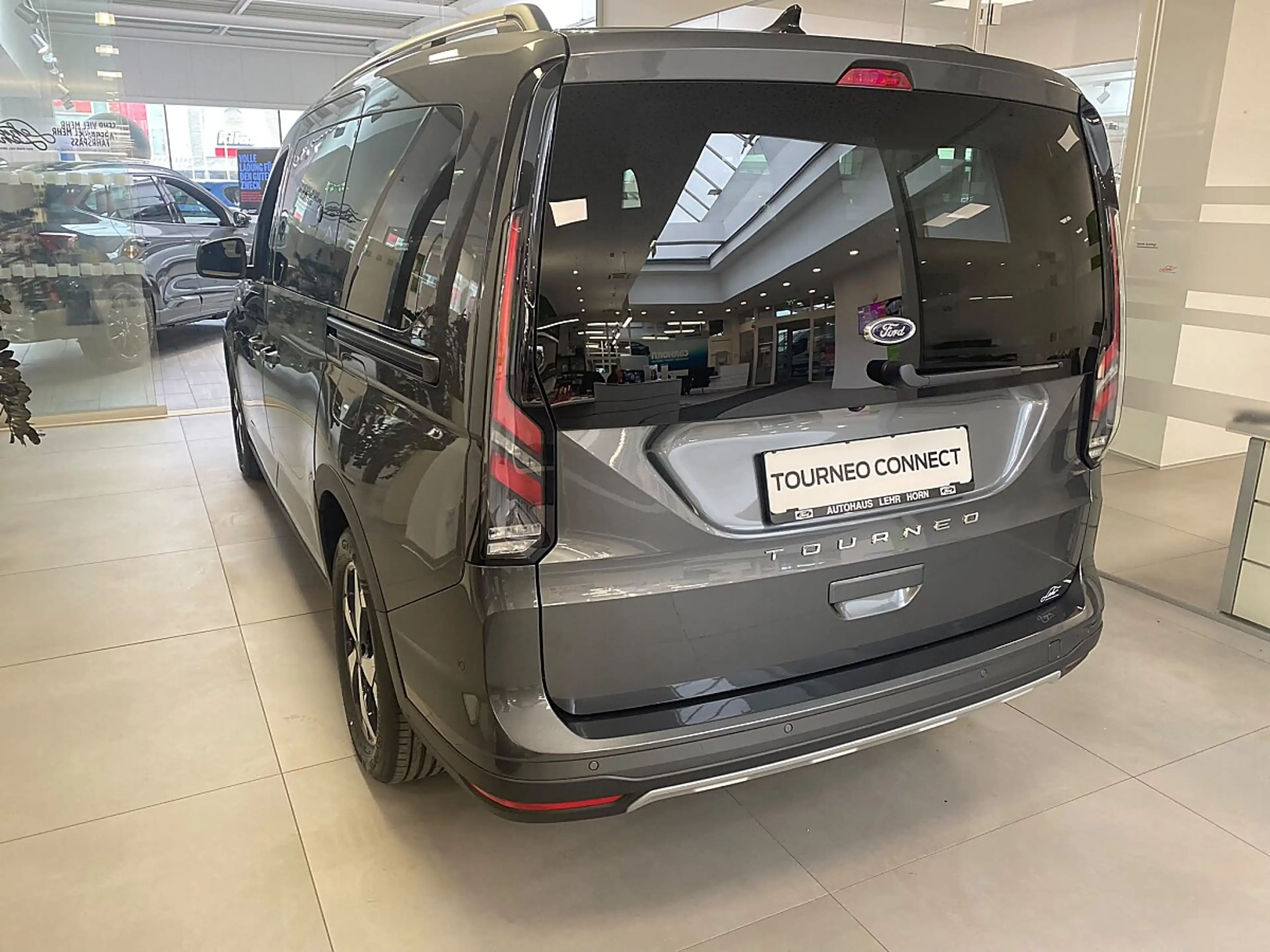 Ford Grand Tourneo Connect 2,0 EcoBlue L2 Active Aut. — photo 10