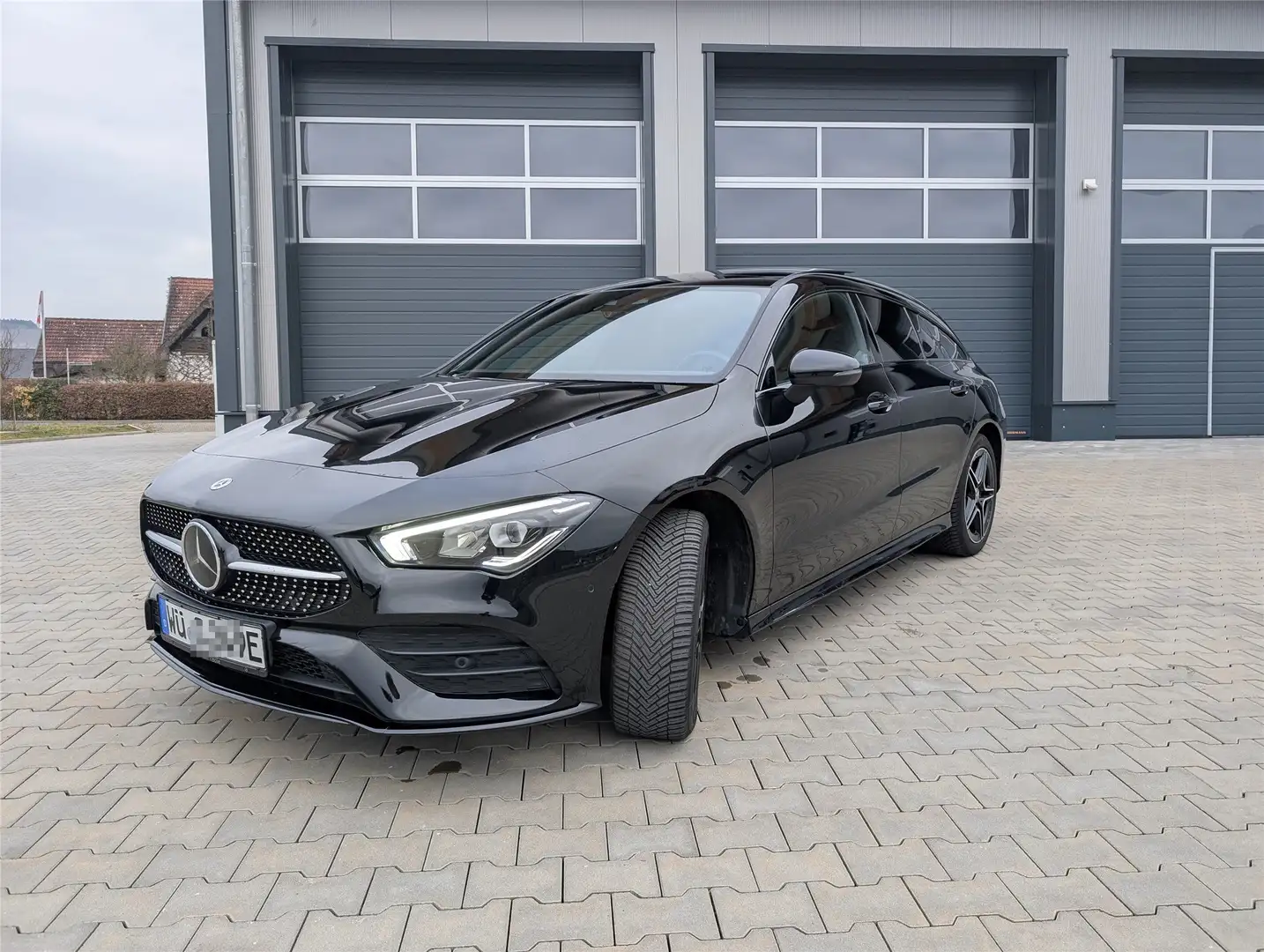 Mercedes-Benz CLA 250 e SB+8G-DCT+AMG+NIGHT+AHK+PANO+MBUX-AR+ADV.SOUND Schwarz - 1