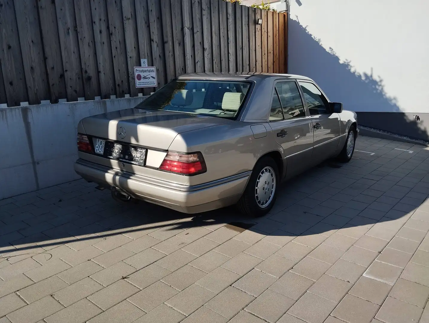 Mercedes-Benz E 300 E 300 Ds. Aut. Silber - 2