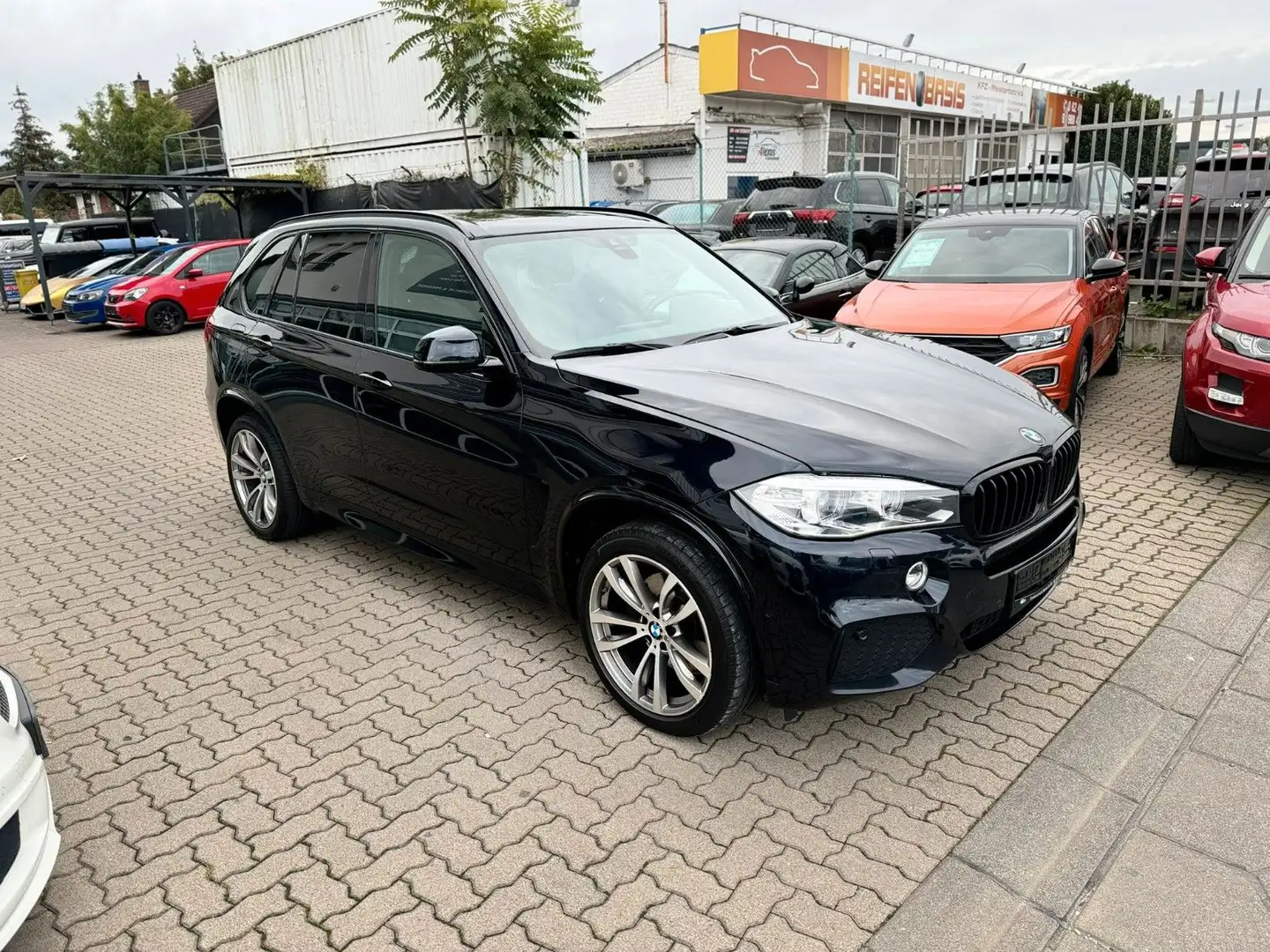 BMW X5 Baureihe X5 xDrive40d M-SPORT*M-PAKET*PANO* Schwarz - 1