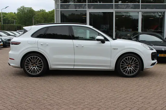 Porsche Cayenne view 5