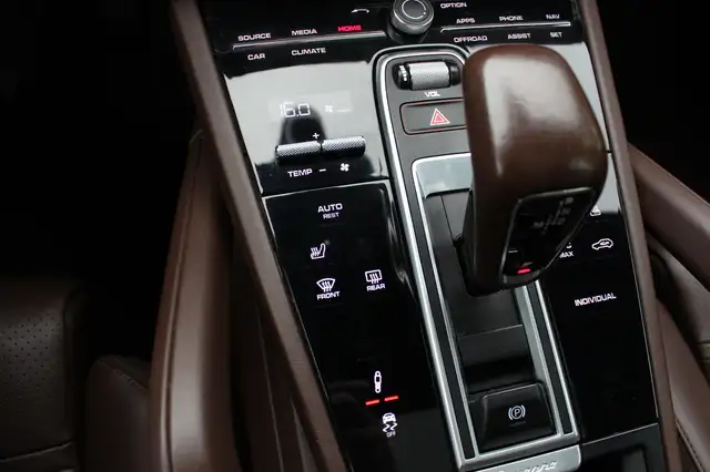 Porsche Cayenne view 29
