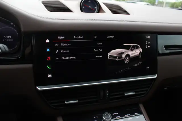 Porsche Cayenne view 25