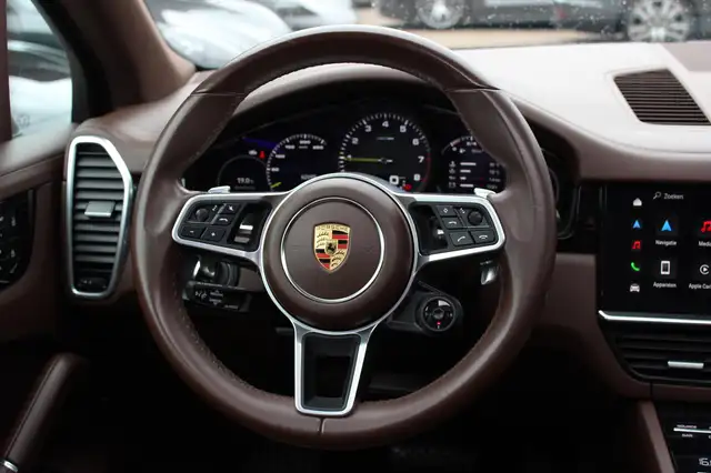 Porsche Cayenne view 18