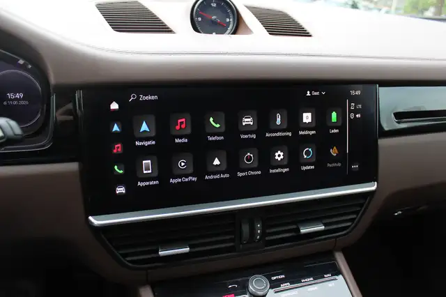 Porsche Cayenne view 21
