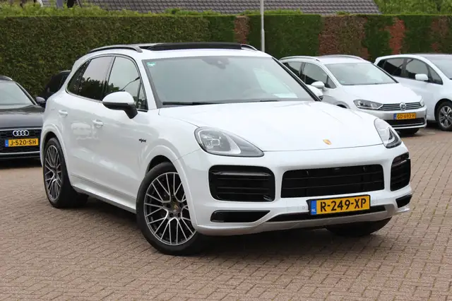2022 Porsche Cayenne in White for sale
