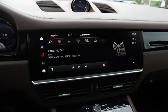 Porsche Cayenne view 24